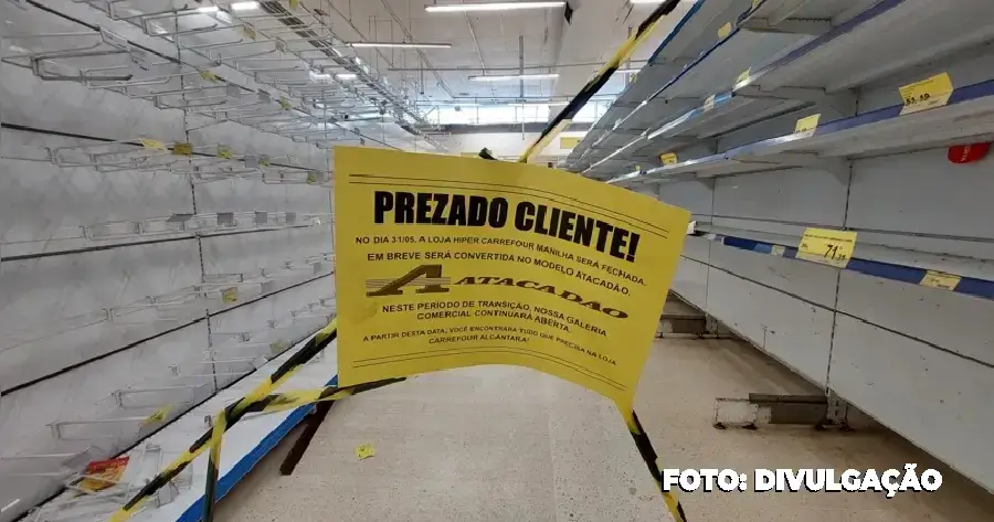 O adeus está próximo: Clientes encontram prateleiras vazias no Carrefour de Neves