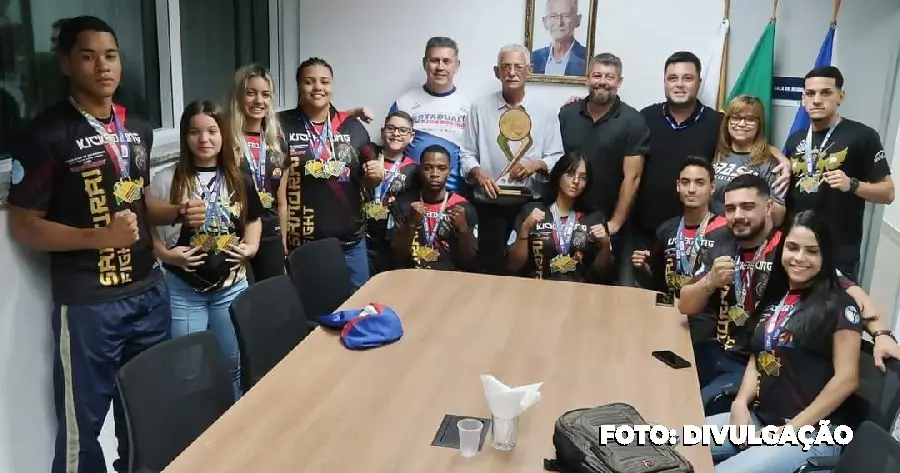 Atletas do Projeto Lutar é Viver são recebidos pelo Prefeito após conquistas no Campeonato Brasileiro de Kickboxing!