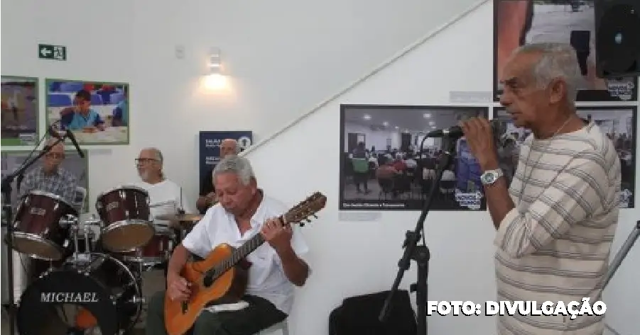 Idosos curtem Momento Musical Salvatori no Teatro Municipal