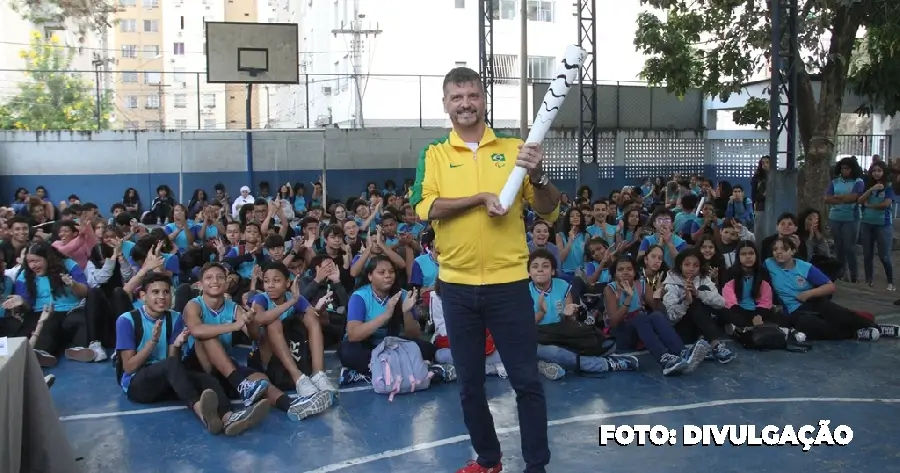 Medalhista paralímpico visita escola municipal em São Gonçalo