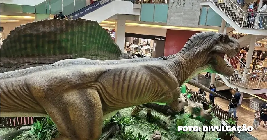 Exposição gratuita reúne 12 réplicas de dinossauros em Niterói