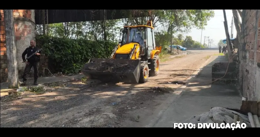 PM retira dez toneladas de barricadas no bairro Jardim Catarina