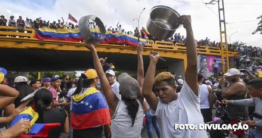 Protestos Contra Maduro se Espalham na Venezuela