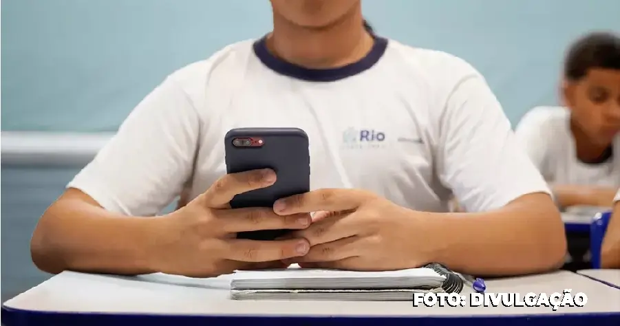 Proibição de celulares nas escolas do Rio tem resultados positivos