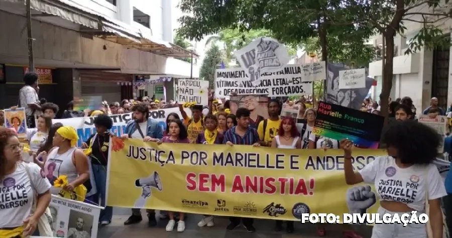 Protesto por Justiça Marielle e Anderson reúne manifestantes no Rio