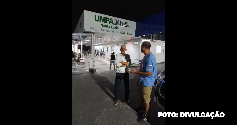 Prefeito de São Gonçalo visitando unidade de saúde afetada pela falta de energia.