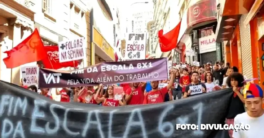 Manifestantes em atos pelo fim da escala 6×1 em sete capitais