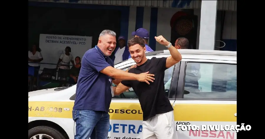 Medalhista paralímpico Daniel Mendes aprovado no exame de direção para CNH adaptada