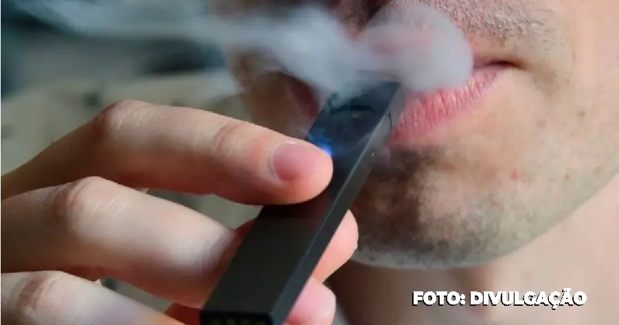 Evento de conscientização sobre os malefícios do cigarro eletrônico com jovens participantes