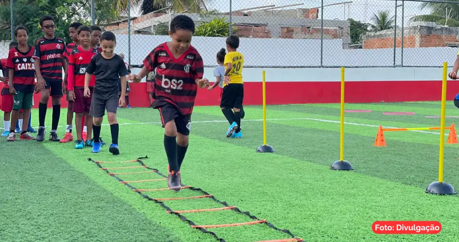 Aulas gratuitas de ginástica, Muay Thai e futebol society em São Gonçalo