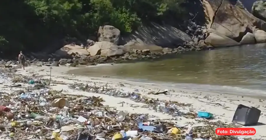 VÍDEO: Poluição na Praia de Adão em Niterói