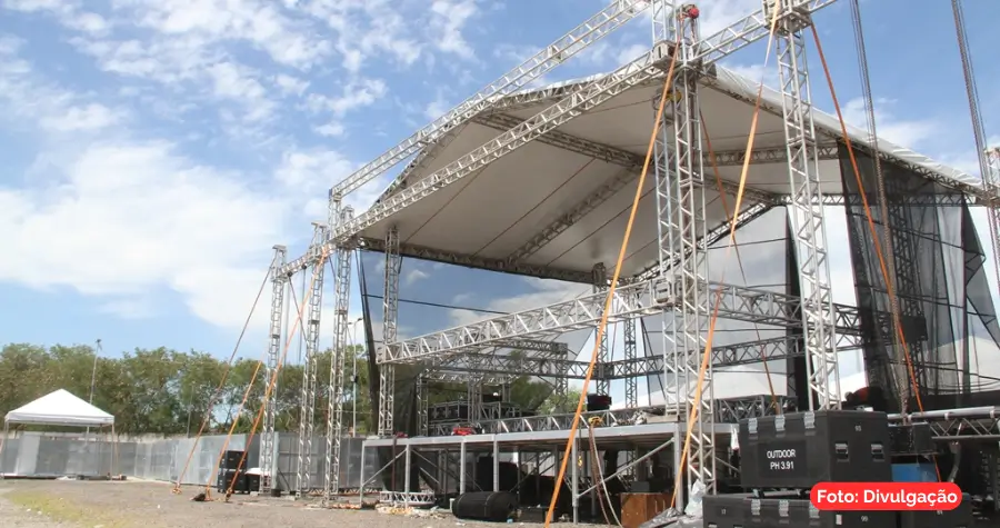 Grandes artistas no palco da Arena São Gonçalo no Sesc Verão 2025