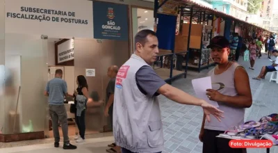 Comerciantes autônomos realizando recadastramento no Espaço Raul Veiga, Alcântara